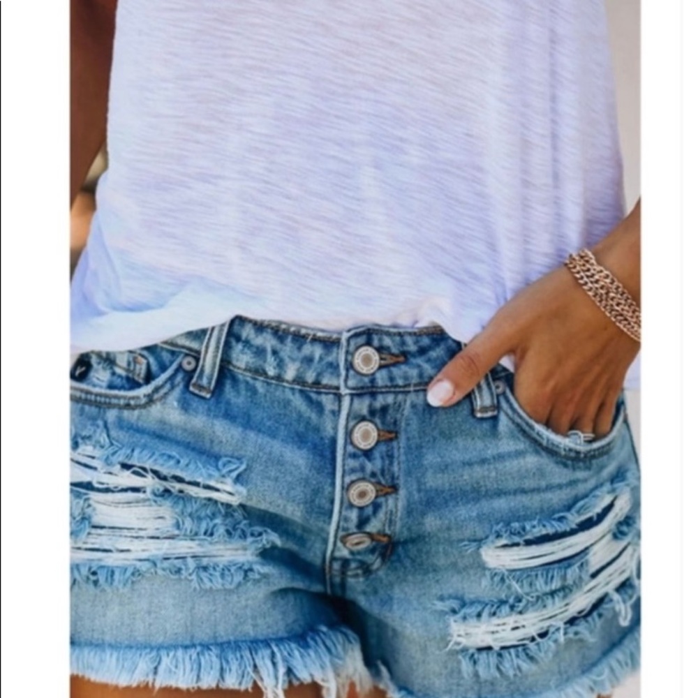 Distressed jean shorts NWT - Picture 9 of 10